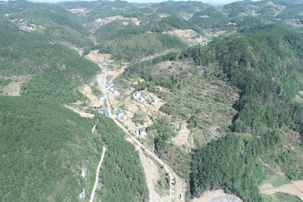 路愈寬，景愈明，可待漫慢行——朝天區(qū)曾家鎮(zhèn)（曾家場(chǎng)鎮(zhèn)至榮樂(lè)養(yǎng)生谷）段道路改建工程建設(shè)側(cè)記